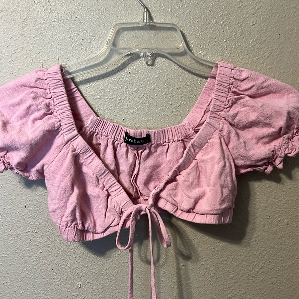 Cute pink crop top!